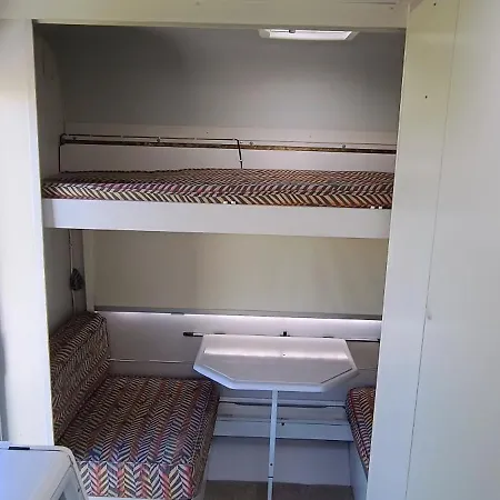 Karavan S Predstanem * Červený Kostelec