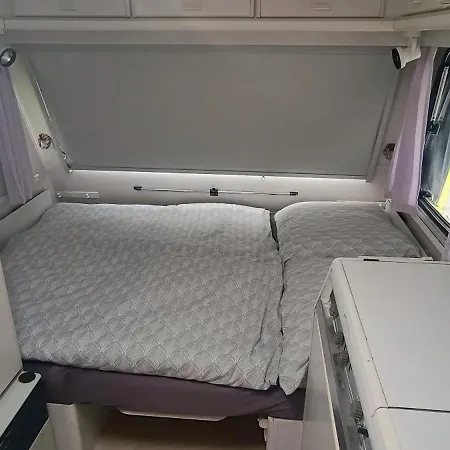 Karavan S Predstanem Luksustelt *