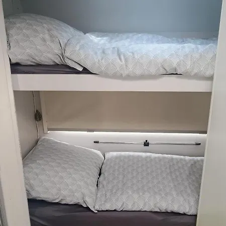 Karavan S Predstanem Červený Kostelec